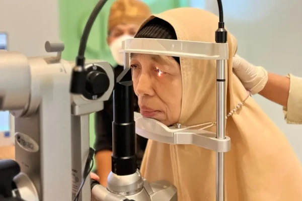 Eyelink Foundation dan BSI Maslahat Gelar Operasi Katarak Serta Pembagian Kacamata Gratis di Sidoarjo
