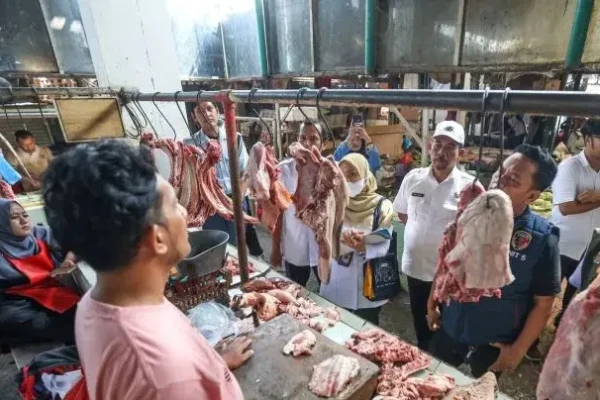 Pemkot Surabaya Pastikan Stok Bahan Pokok Aman Jelang Ramadan Lewat Sidak Pasar