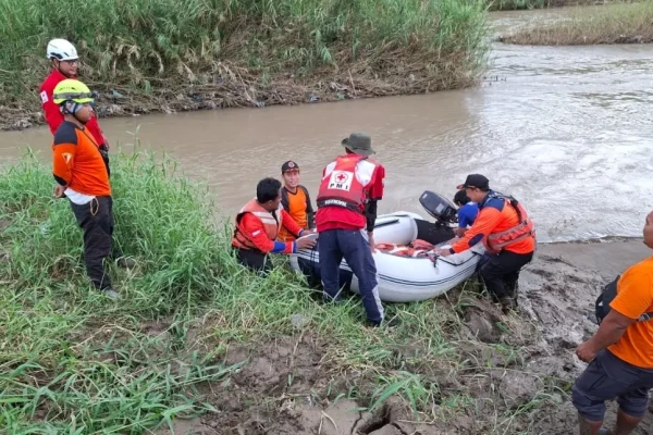 3 Warga Kendal Hanyut di Sungai Kalibodri, 1 Masih Dicari