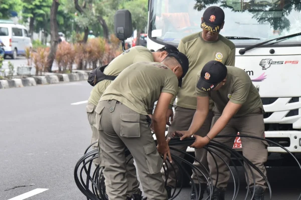 Penertiban utilitas di Jalan Panjang Jiwo