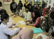 Penyaluran PKH Plus Tahap I: Ratusan Lansia Kota Kediri Terima Bantuan Sosial