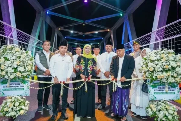 Resmikan Jembatan Bubak Mojokerto, Khofifah Optimistis Ekonomi Warga Kembali Bergeliat