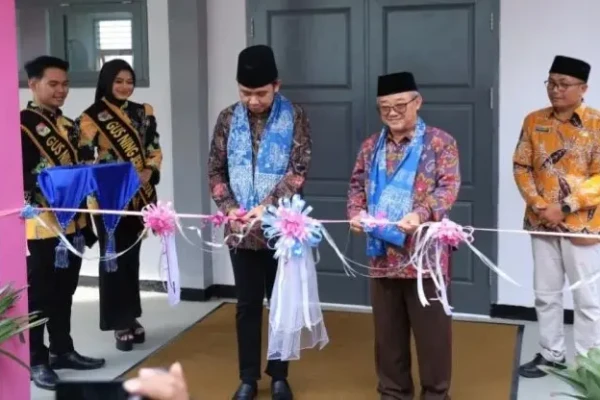 Kunjungi Jember, Mendikdasmen Targetkan Revitalisasi 71 Ribu Sekolah Secara Nasional pada 2026