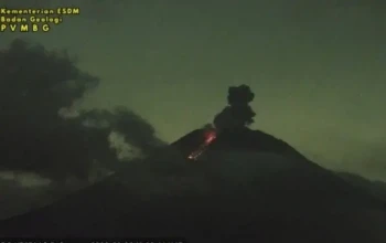 Semeru erupsi