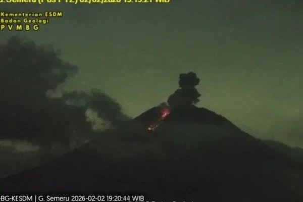Semeru Kembali Erupsi Beruntun, Kolom Abu Capai Satu Kilometer
