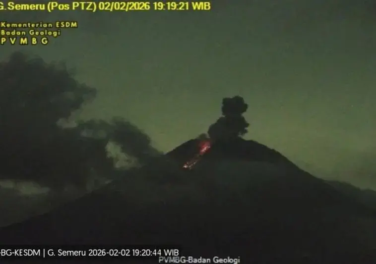 Semeru erupsi