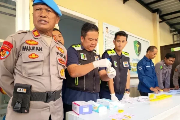 Pastikan Personel Bersih Narkoba, Polres Ponorogo Gelar Tes Urine Mendadak