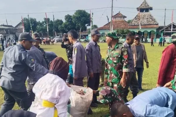 Kemanunggalan TNI dan Rakyat Perkuat Pembangunan Desa dalam TMMD ke-127 di Kediri