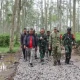 TNI Percepat Pengaspalan Jalan di Desa