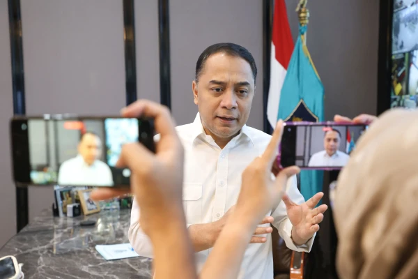 Waspada Cuaca Ekstrem hingga 10 Februari Wali Kota Eri Cahyadi Minta Warga Hindari Berteduh di Bawah Pohon