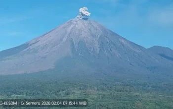 Gunung Semeru Meletus Tujuh Kali dalam Tiga Jam
