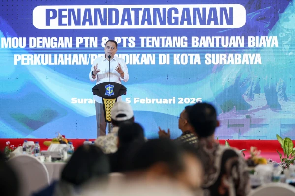 penandatanganan Nota Kesepahaman (MoU) antara Pemkot Surabaya dan sejumlah perguruan tinggi di Lobby Balai Kota Surabaya, Kamis (5/2/2026).