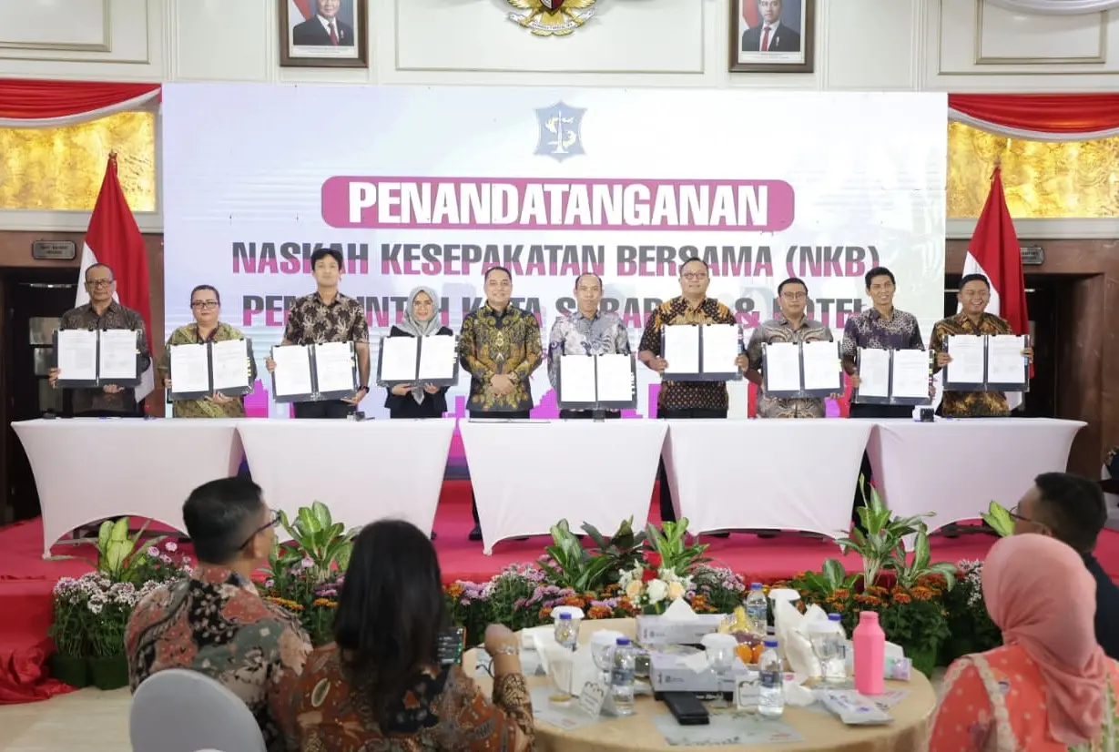 penandatanganan Naskah Kesepakatan Bersama (NKB) dengan 38 hotel, Pemerintah Kota (Pemkot) Surabaya mendorong integrasi kebutuhan industri perhotelan dengan produk UMKM lokal.