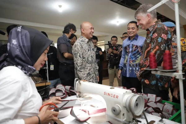 UMKM Surabaya dituntut memenuhi kebutuhan itu sesuai standar dan kualitas yang ditetapkan.