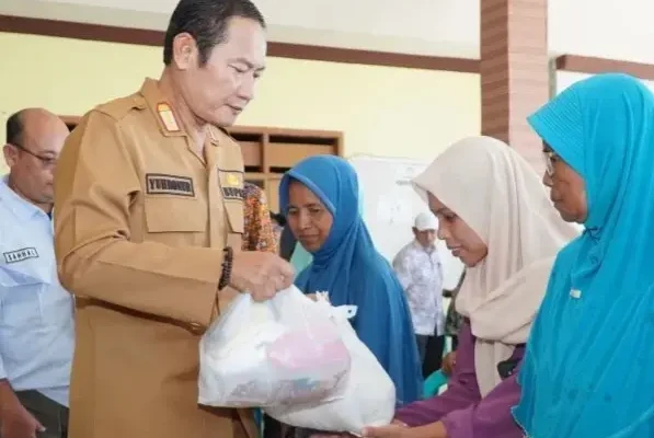 Pemkab Lamongan Salurkan 54 Ton Beras dan 9.700 Paket Sembako untuk Warga Terdampak Banjir