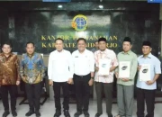 Dirjen ATRBPN serahkan sertifikat wakaf