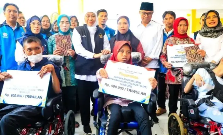 Gubernur Khofifah Salurkan Bantuan Rp16,61 Miliar