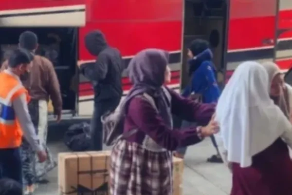 Pemkab Sumenep Fasilitasi Penumpang Telantar di Terminal Arya Wiraraja
