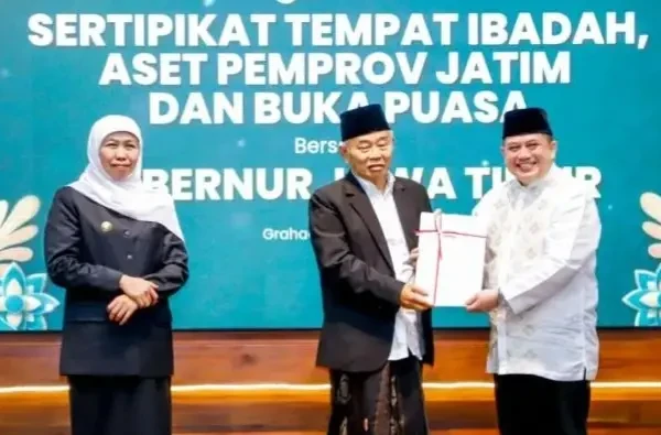Khofifah Serahkan 444 Sertifikat Aset Pemprov dan Tempat Ibadah untuk Perkuat Tata Kelola