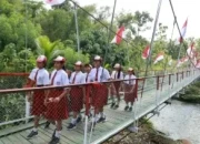 TNI Resmikan Jembatan Gantung Seneporejo, Pangkas Jarak Tempuh Pelajar di Banyuwangi