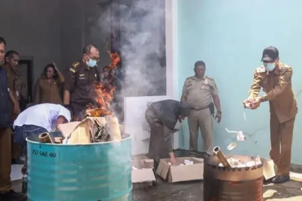 Pemkot Kediri Musnahkan Ribuan Batang Rokok Hasil Pelatihan IHT