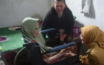 Pemkot Kediri Salurkan Bantuan Atensi Kemensos Secara Door-to-Door