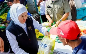 Kendalikan Harga Jelang Lebaran, Pemprov Jatim Gelar Pasar Murah di Lamongan