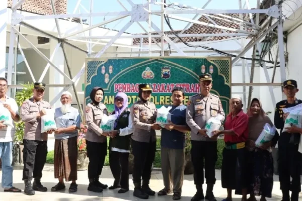 Polres Kendal Salurkan 2,62 Ton Zakat Fitrah kepada Warga dan Yayasan Sosial