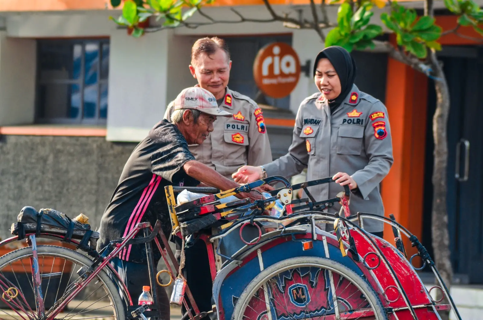 Polres Tegal Kota Beri Takjil