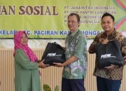 PT PAL Salurkan Ratusan Paket Sembako untuk Warga Pesisir Lamongan