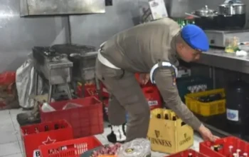 Satpol PP Surabaya Sita Puluhan Botol Miras di RHU Selama Ramadhan 2026