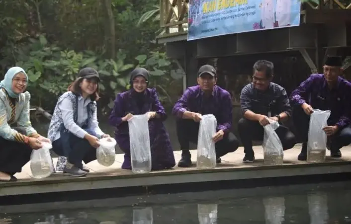Sebarkan benih ikan