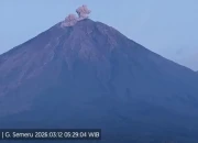 Gunung Semeru Erupsi Empat Kali dalam Sehari, Warga Diminta Waspada Radius Bahaya