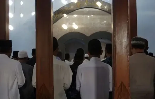 Ratusan Jemaah di Tulungagung Laksanakan Shalat Idul Fitri Lebih Awal