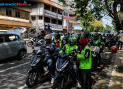 ribuan ojol demo di dprd jatim tuntut sistem aplikasi adil