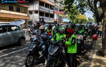 ribuan ojol demo di dprd jatim tuntut sistem aplikasi adil