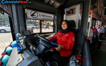 semangat kartini kisah eka sopir perempuan suroboyo bus