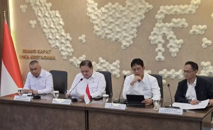 Airlangga dalam konferensi pers di Jakarta