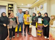 Arif Fathoni Wakil Ketua DPRD Surabaya bersama Anggota Fraksi Golkar Achmad Nurdjayanto saat menerima audiensi dengan Kohati./foto: Hadi cakrawalanews.co