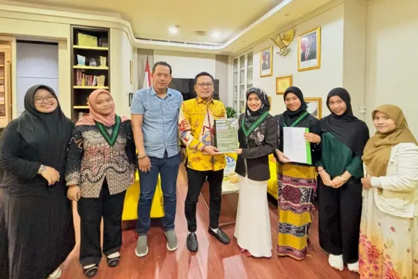 Arif Fathoni Wakil Ketua DPRD Surabaya bersama Anggota Fraksi Golkar Achmad Nurdjayanto saat menerima audiensi dengan Kohati./foto: Hadi cakrawalanews.co