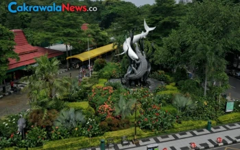 Foto icon kota Surabaya dan Kebun Binatang Surabaya