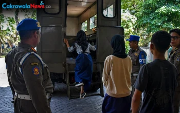 kebijakan jam malam dan rumah aman tekan kenakalan remaja di surabaya