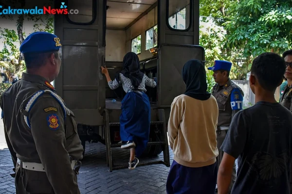 Kebijakan Jam Malam dan Rumah Aman Tekan Kenakalan Remaja di Surabaya