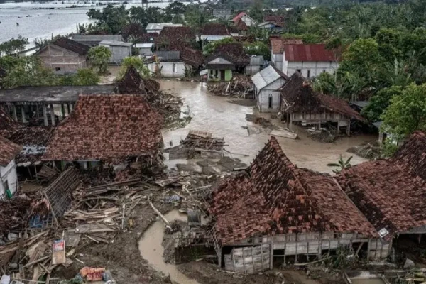 Banjir Demak Meluas, Ribuan Warga Mengungsi
