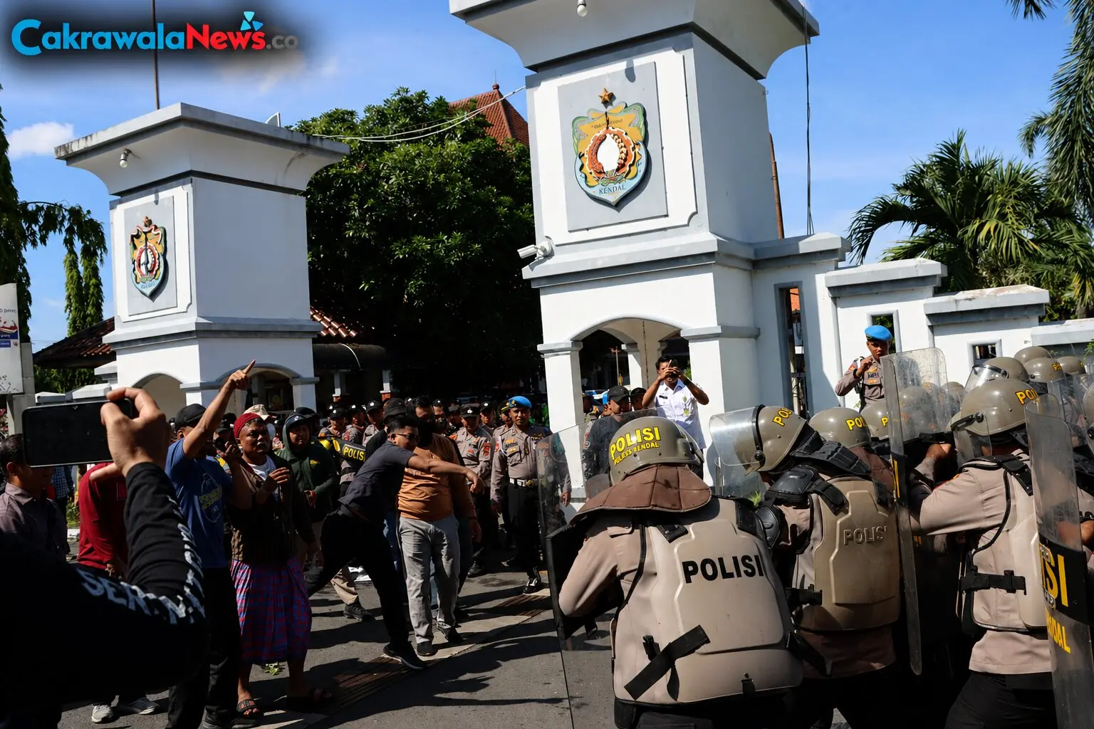 polres kendal gelar simulasi sispamkota antisipasi may day 2026
