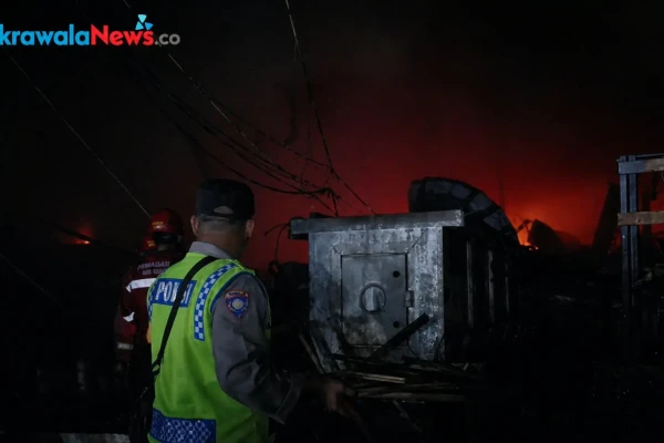 Kebakaran Gudang Produksi di Kramat, Polres Tegal Sigap Lakukan Penanganan