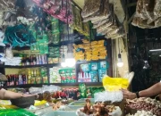 Dirut Bulog Pantau Stabilitas Harga Pangan di Pasar Wonokromo Surabaya