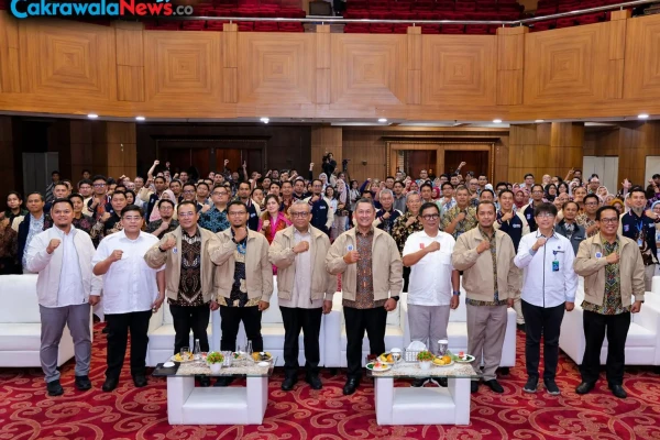 Wamenaker: Dunia Kerja Tak Hanya Lihat Ijazah, tapi juga Kompetensi