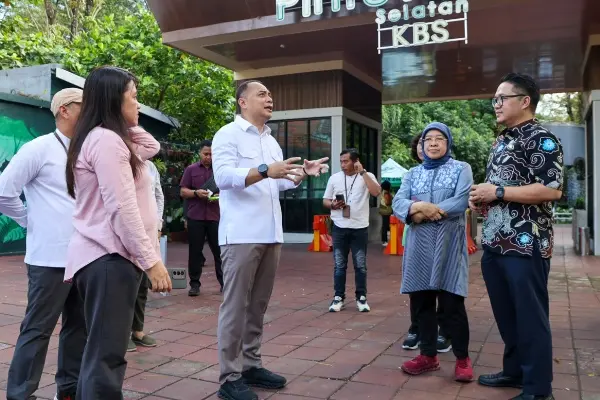 ErI Cahyadi Wali Kota Surabaya Saat sidak KBS