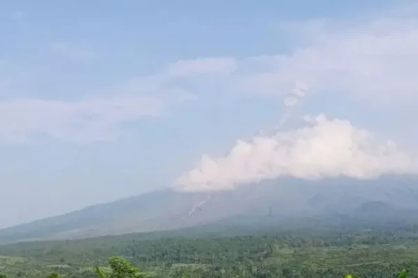 Gunung Semeru Erupsi Dua Kali pada Rabu Pagi, Tinggi Kolom Abu Capai 1.000 Meter